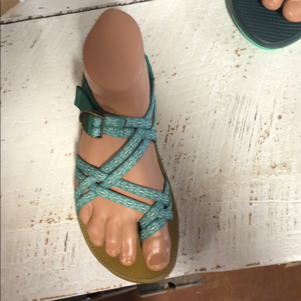 New in box Green Chaco sandal Hollow